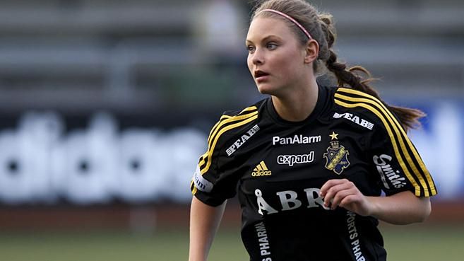 Моя Эмели в высшей футбольной лиге Швеции.